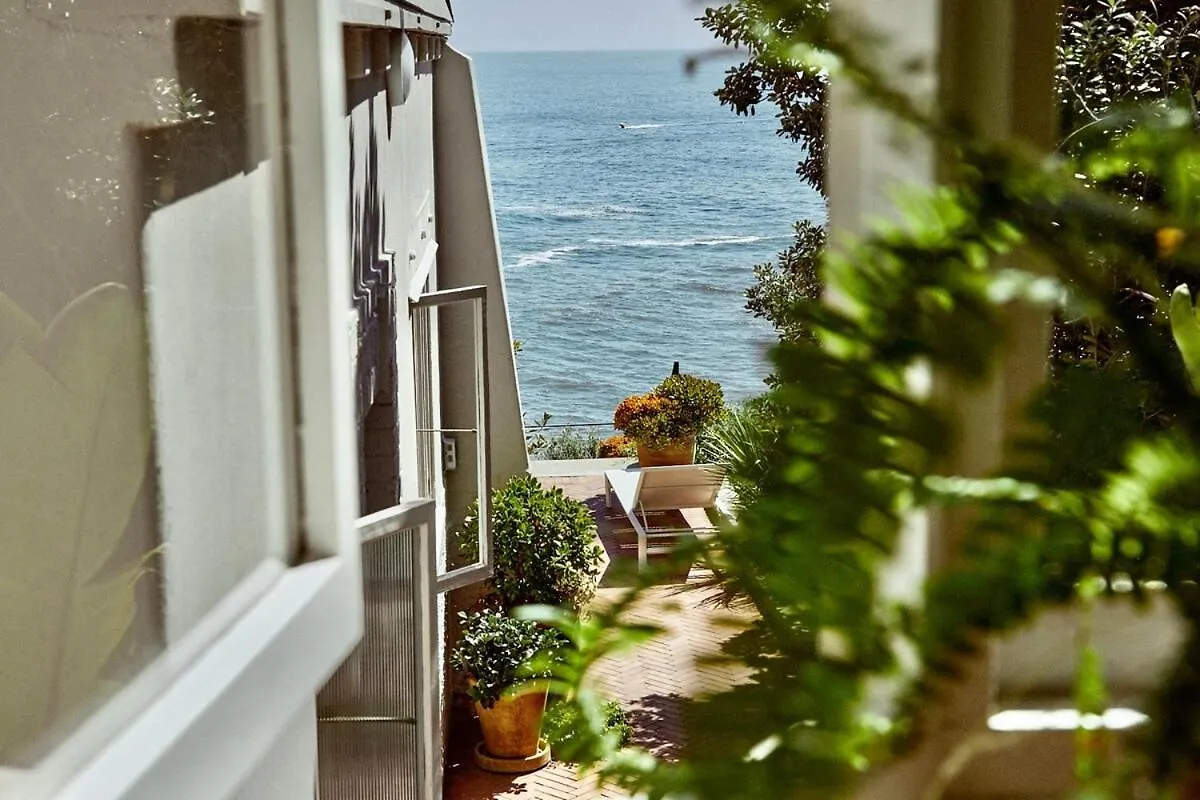 Bantry Bay - Stylish Studio In Front-Row Location ケープタウン 0*,  南アフリカ